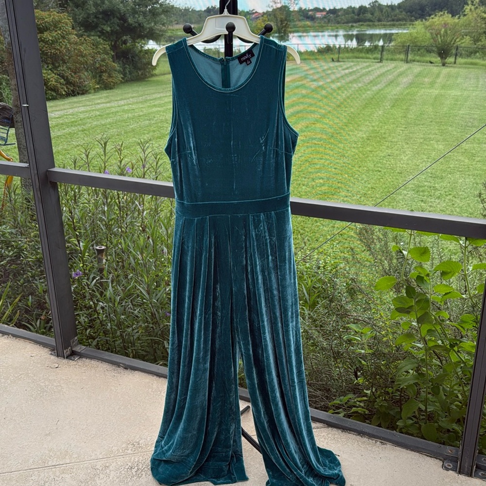 velvet wide leg flowy jumpsuit in lagoon teal color Size medium